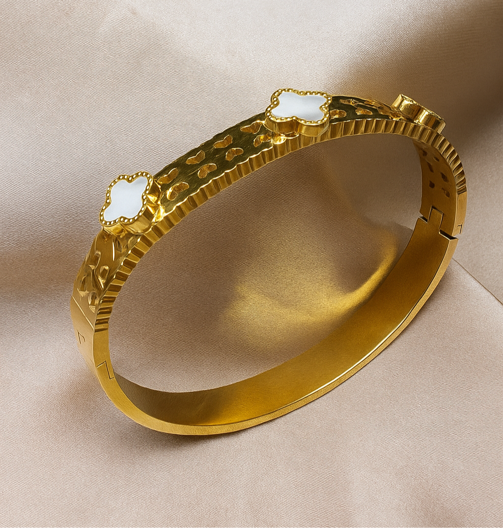 Ivory Clover Bracelet