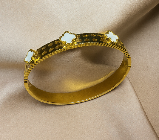 Ivory Clover Bracelet