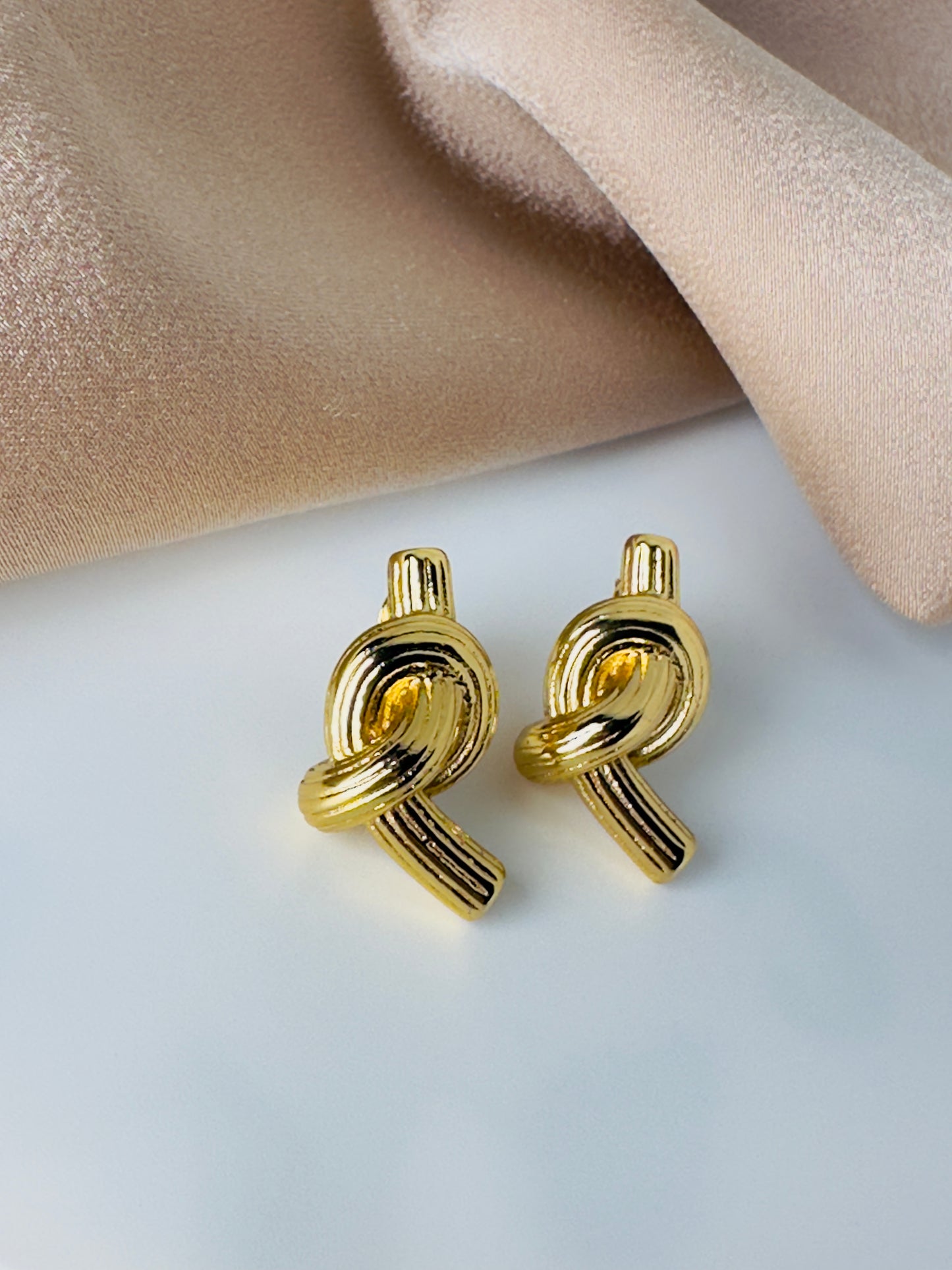 Knot earrings