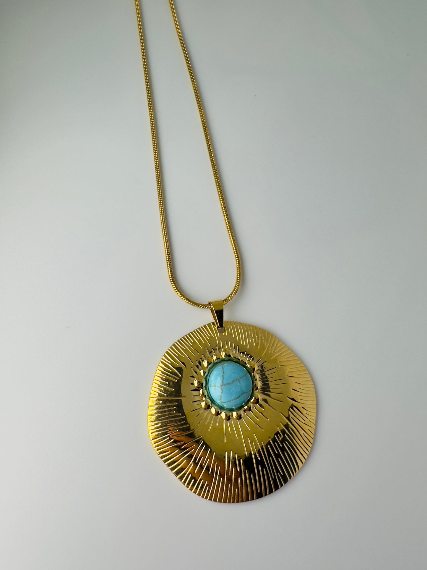 Gold pendant with turquoise stone