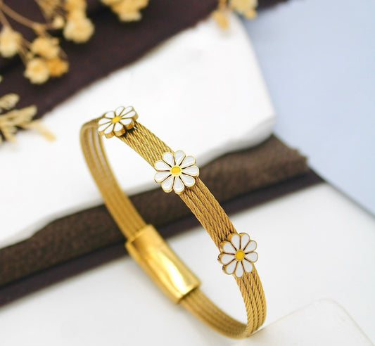 Daisy Bloom Bracelet