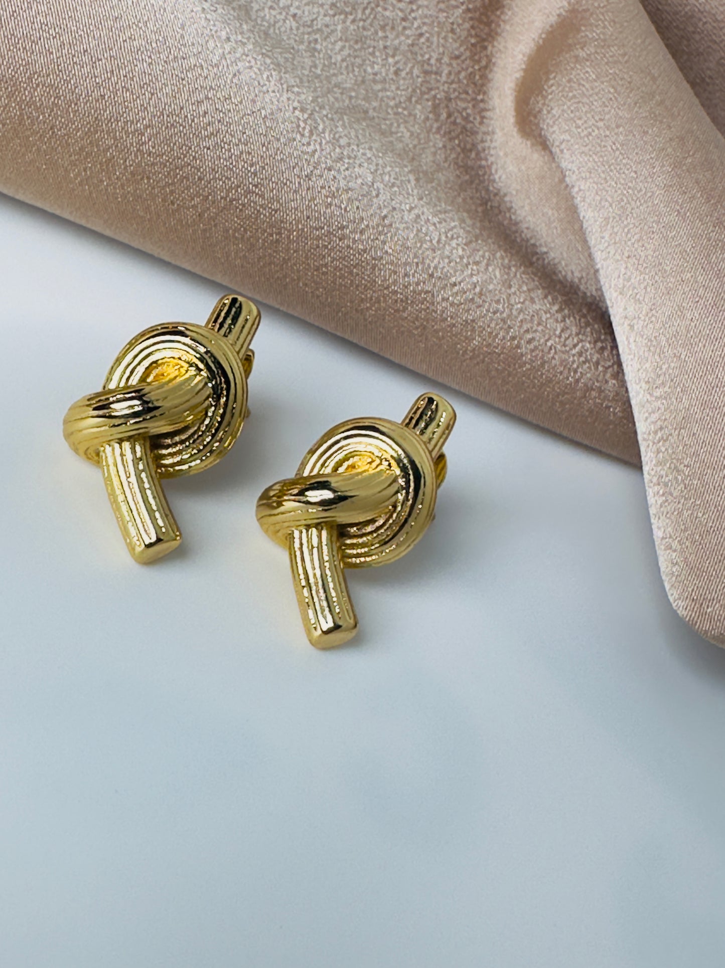 Knot earrings