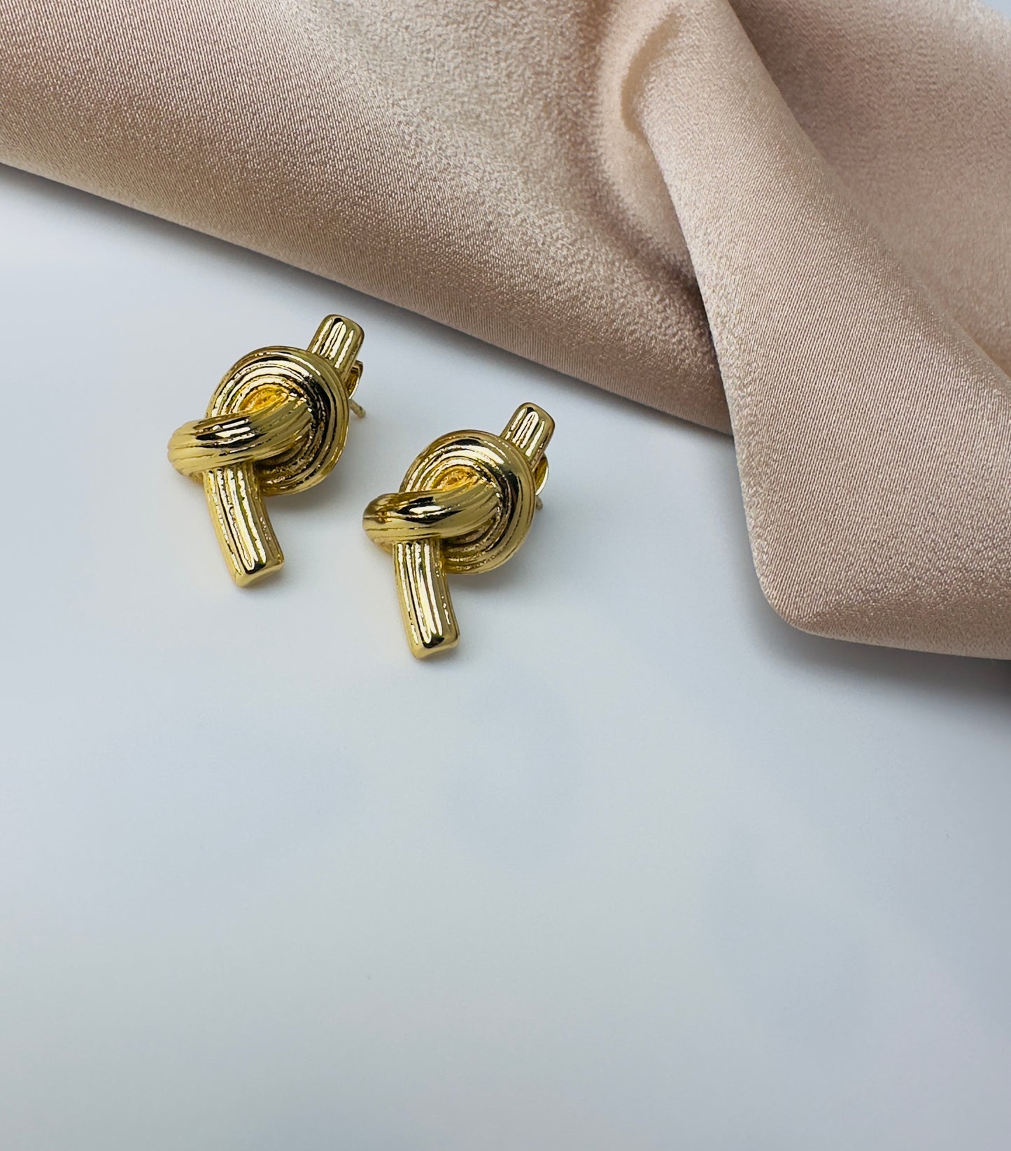 Knot earrings