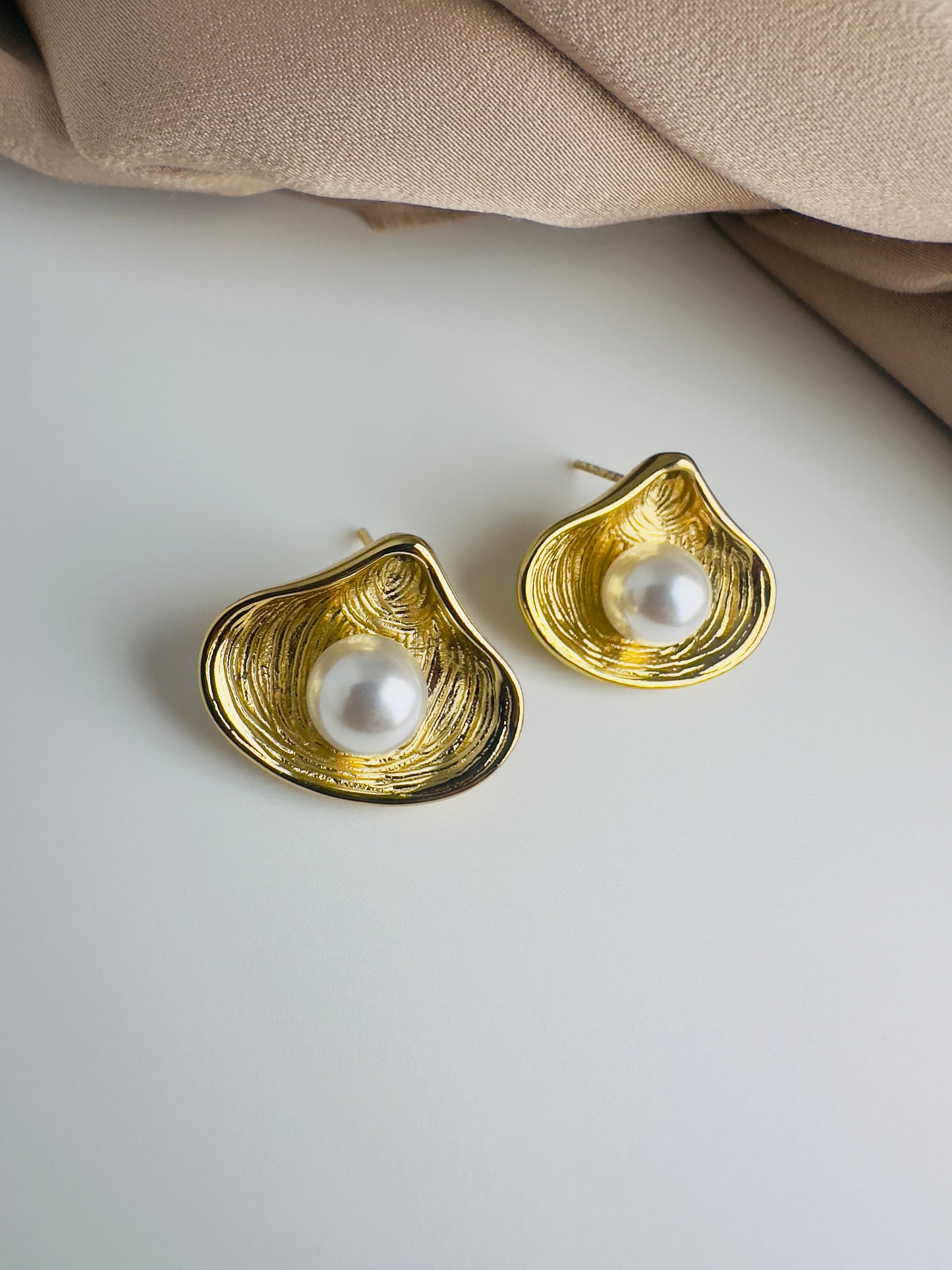 Shell Pearl Earrings