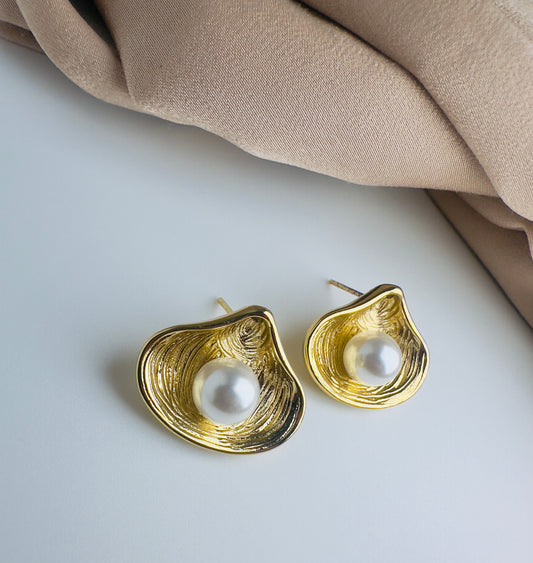 Shell Pearl Earrings