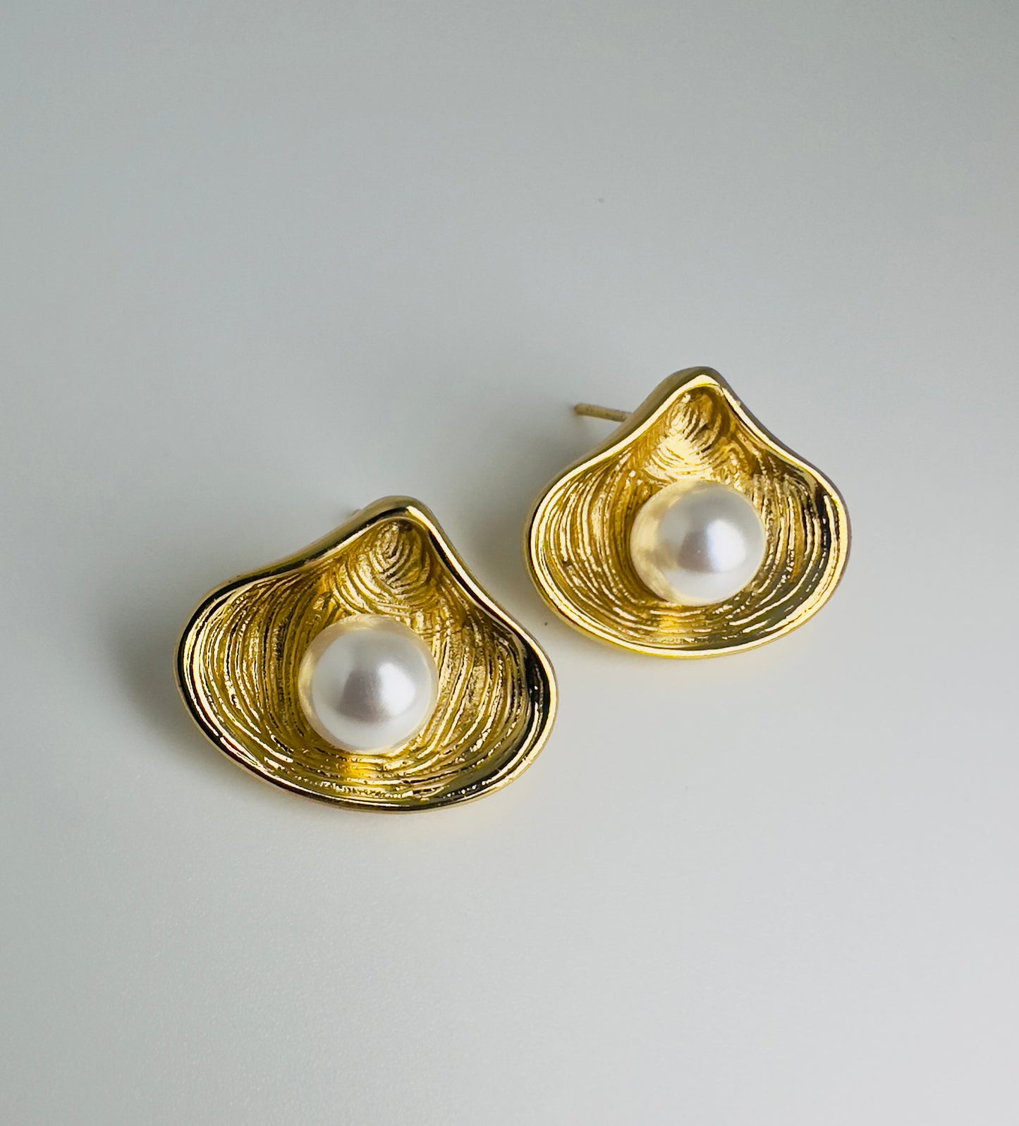 Shell Pearl Earrings
